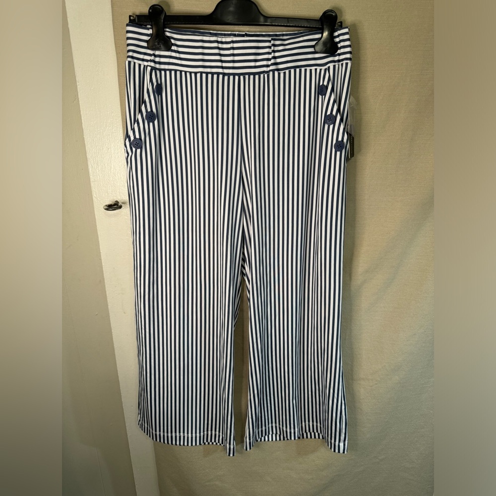 NWT Robert Louis wide leg pants. SIZE MEDIUM.